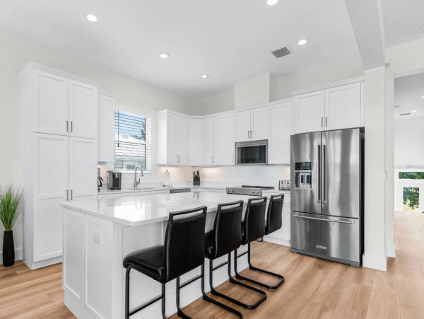 Fort Myers Beach Luxury Canal-Front Rental - 5 King Suites & Private Pool